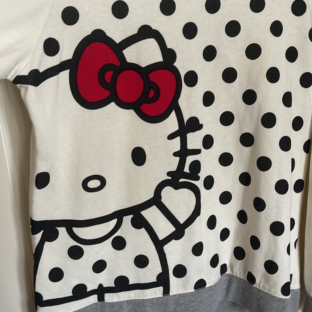 Hello Kitty Sweater - Picture 2 of 4